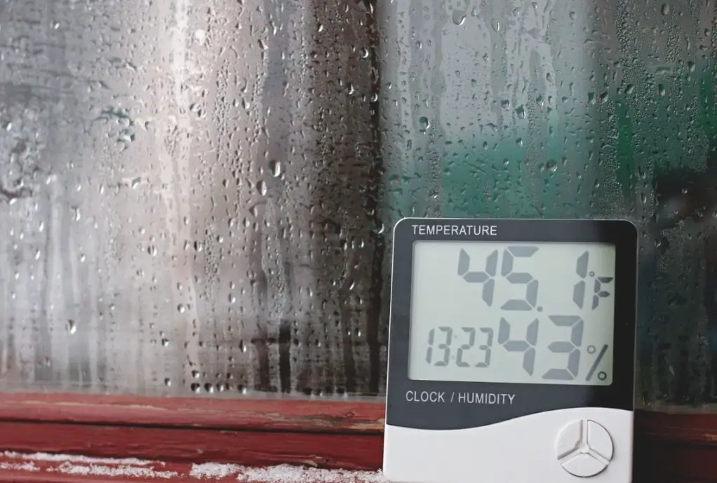 房間濕氣重怎麼辦？10個立即見效的除濕方法與長期對策