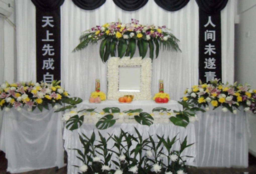 夢見已故親人靈堂解夢全指南：意義、心理分析與療癒步驟