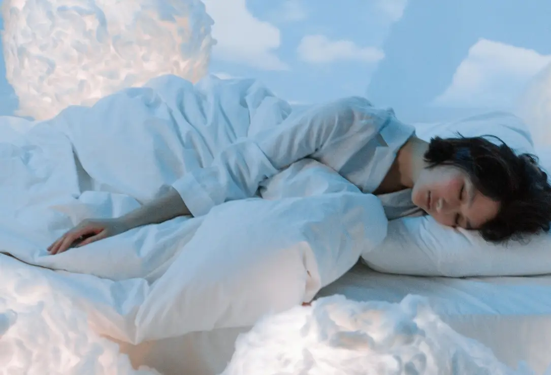 發夢見到同一人：夢境重複的心理學解析與實用應對指南