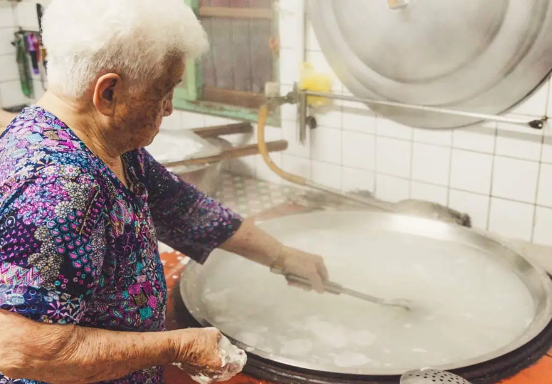 夢到過世的阿嬤煮飯：夢境解析與思念處理全指南