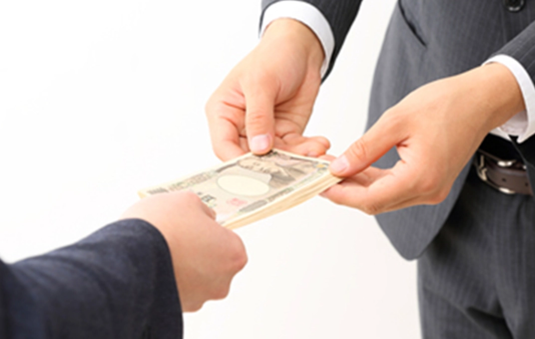 夢見拿錢給別人：解夢專家深度解析金錢夢境的真正含義