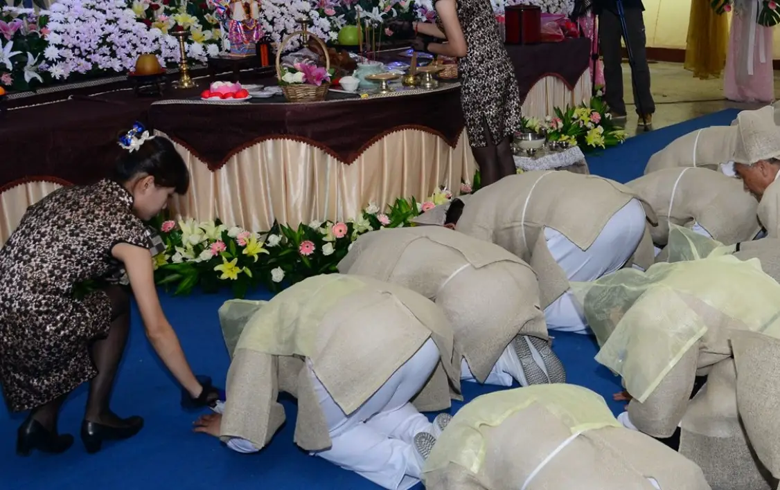 夢到參加不認識的人喪禮？解析背後心理與5個常見含義