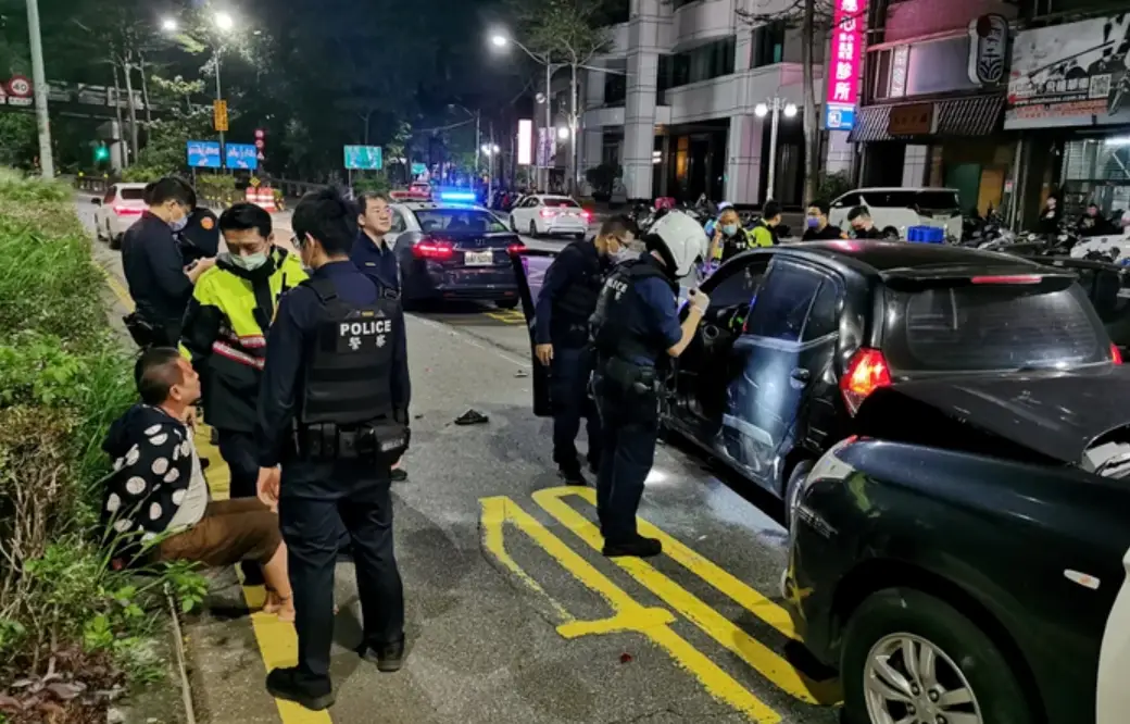 夢見被警察追捕 解夢