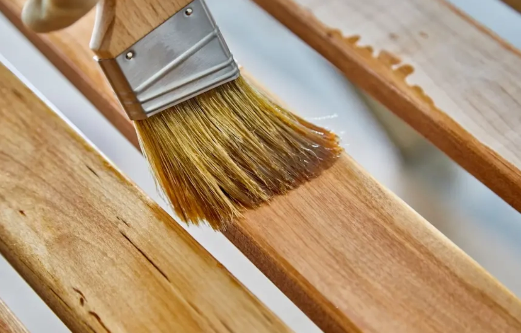 木頭防霉漆終極指南：防霉防潮選購與施工全攻略