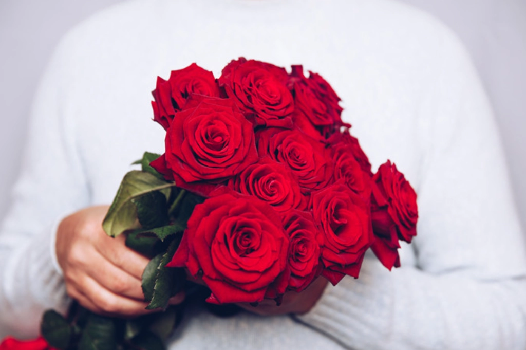 女生送男生玫瑰花：打破性別框架的完整指南與實用技巧