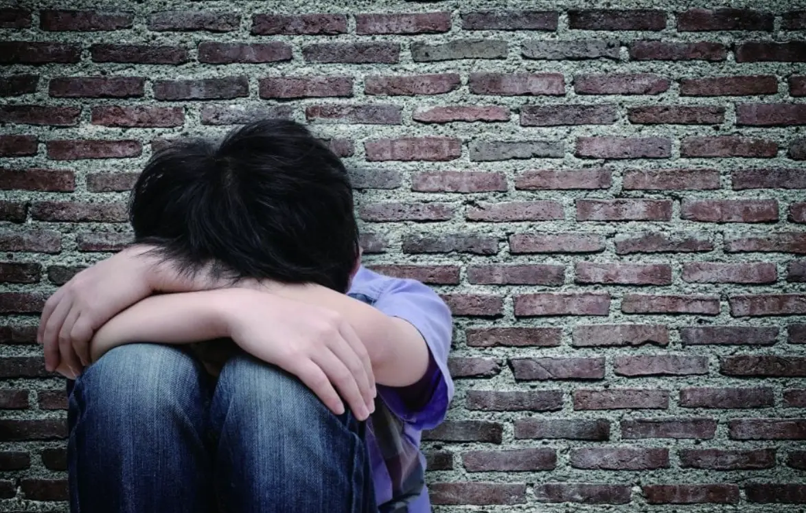 夢見被人追躲起來？解析背後含義與3個實用解夢步驟