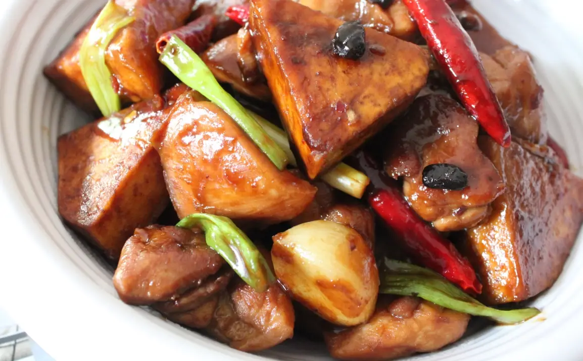 詹姆士芋頭燒雞做法與餐廳推薦，台灣美食完整指南