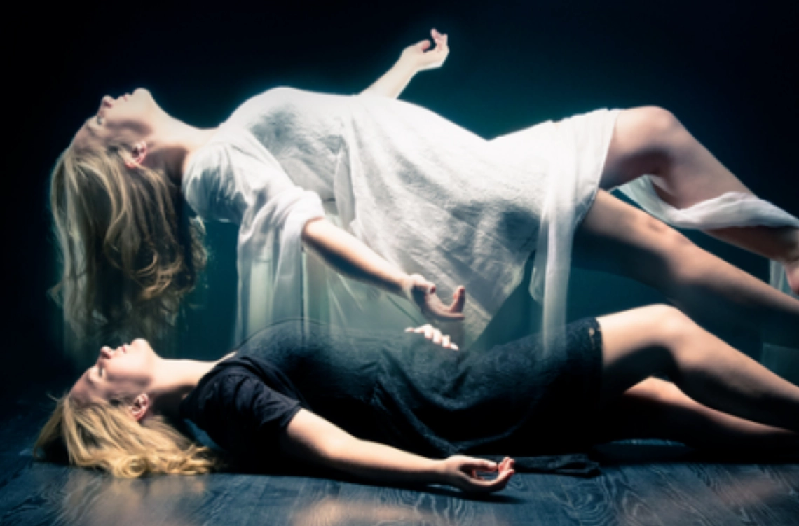 夢到自己死掉靈魂出竅：心理學與靈性深度解析與實用指南