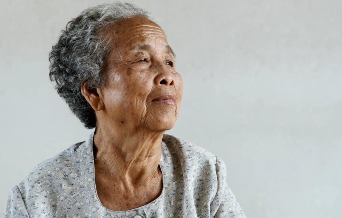 夢到過世的阿嬤：夢境解析與情感療癒完全指南