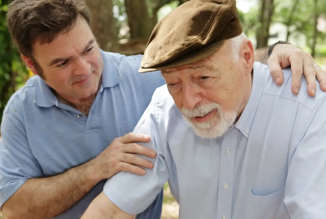 夢到過世的爸爸不說話：夢境解析與情感應對深度指南