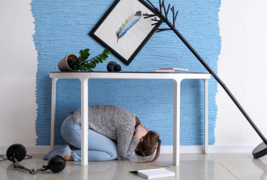 夢到自己在躲人：解析夢境心理與實用應對指南