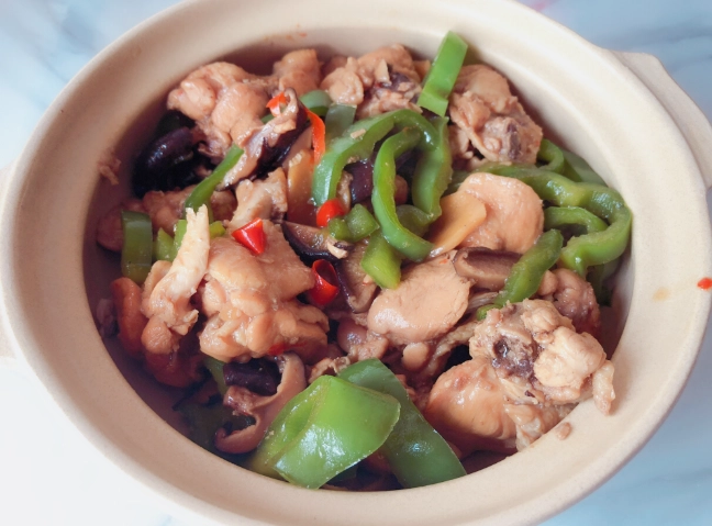 芋頭雞肉煲完整指南：從食譜到餐廳推薦一次掌握