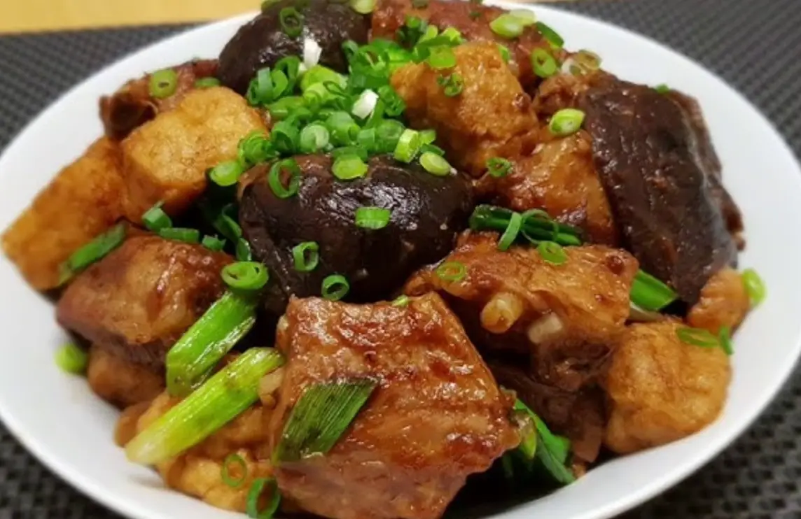 炆排骨秘訣全攻略：從選肉到收汁，做出軟嫩入味的極品排骨