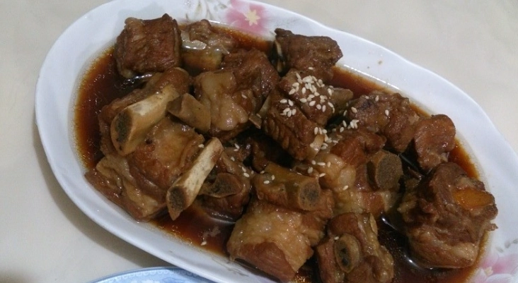 芋頭炆排骨終極指南：做法秘訣、餐廳推薦與常見問題