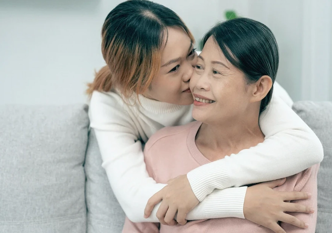 夢見過世的母親和我說話：夢境解析與情感療癒完整指南