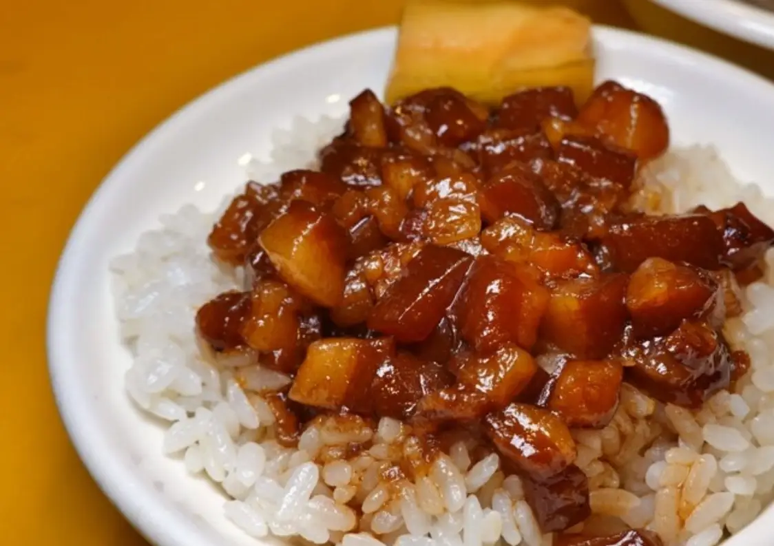 萬華滷肉飯四連霸終極指南：老饕私藏名單與避坑攻略