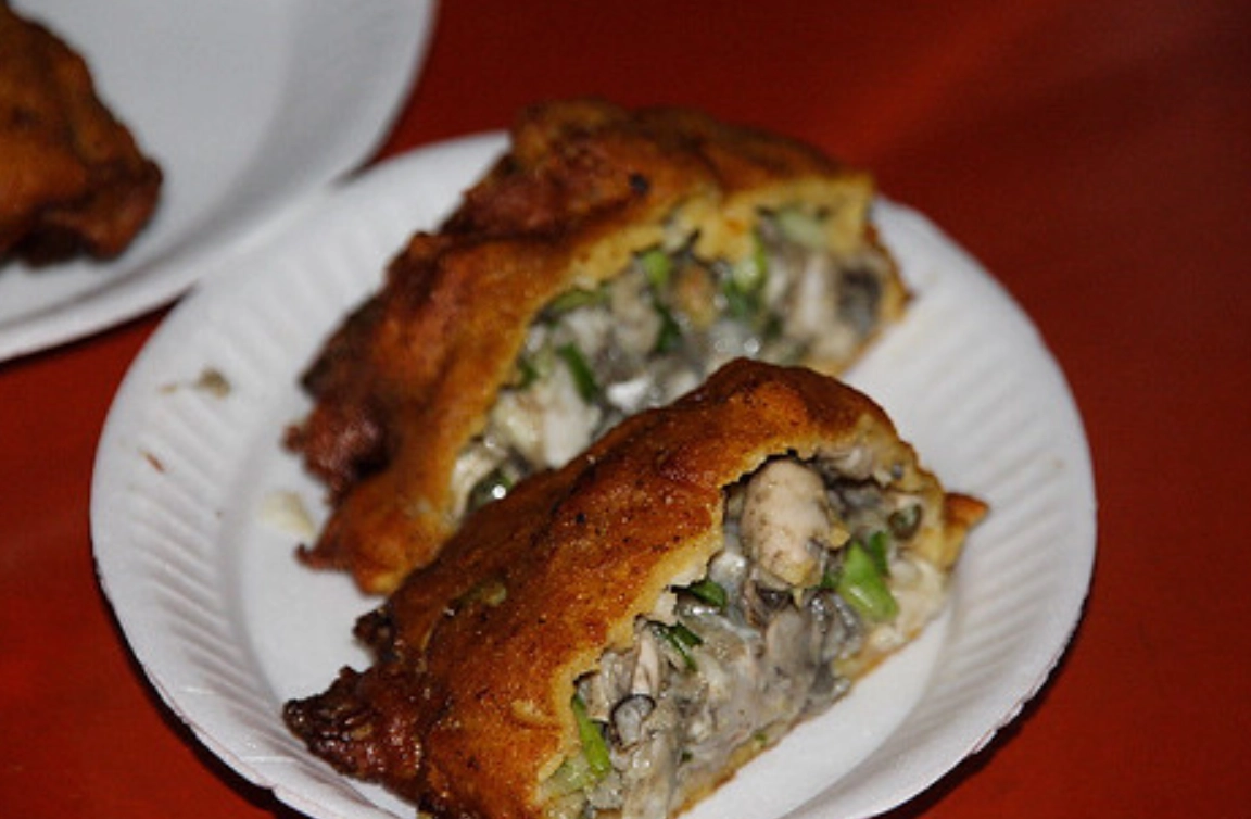 三寮灣美食深度指南：在地海鮮餐廳、隱藏小吃與必吃清單