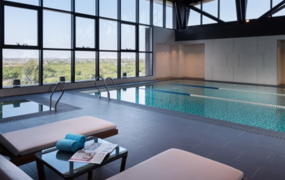 台南室內溫水游泳池飯店精選：親子度假與雨天備案首選