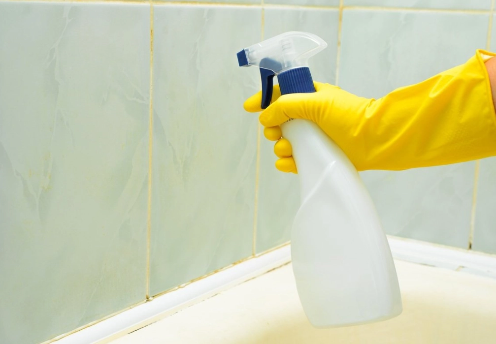 浴室磁磚清潔小蘇打粉：天然去污全攻略，徹底告別黴菌水垢