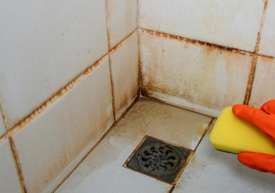 磁磚陳年水垢如何徹底清除？不傷磚的專業清潔法與預防對策