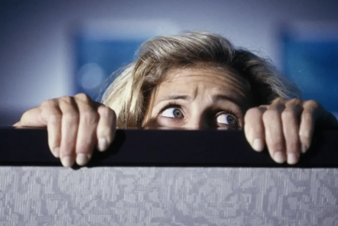 夢到被追躲起來：深度解析心理含義與解夢實戰指南