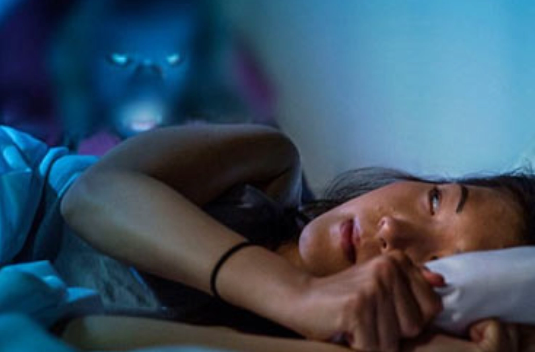 破解鬼壓床前兆：7大徵兆、成因與3分鐘自救法全解析