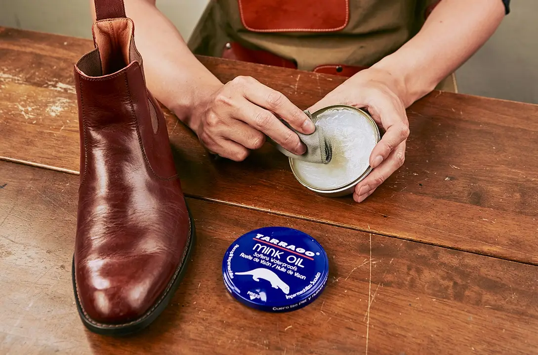 皮鞋發霉凡士林急救法：去除霉斑與保養全攻略