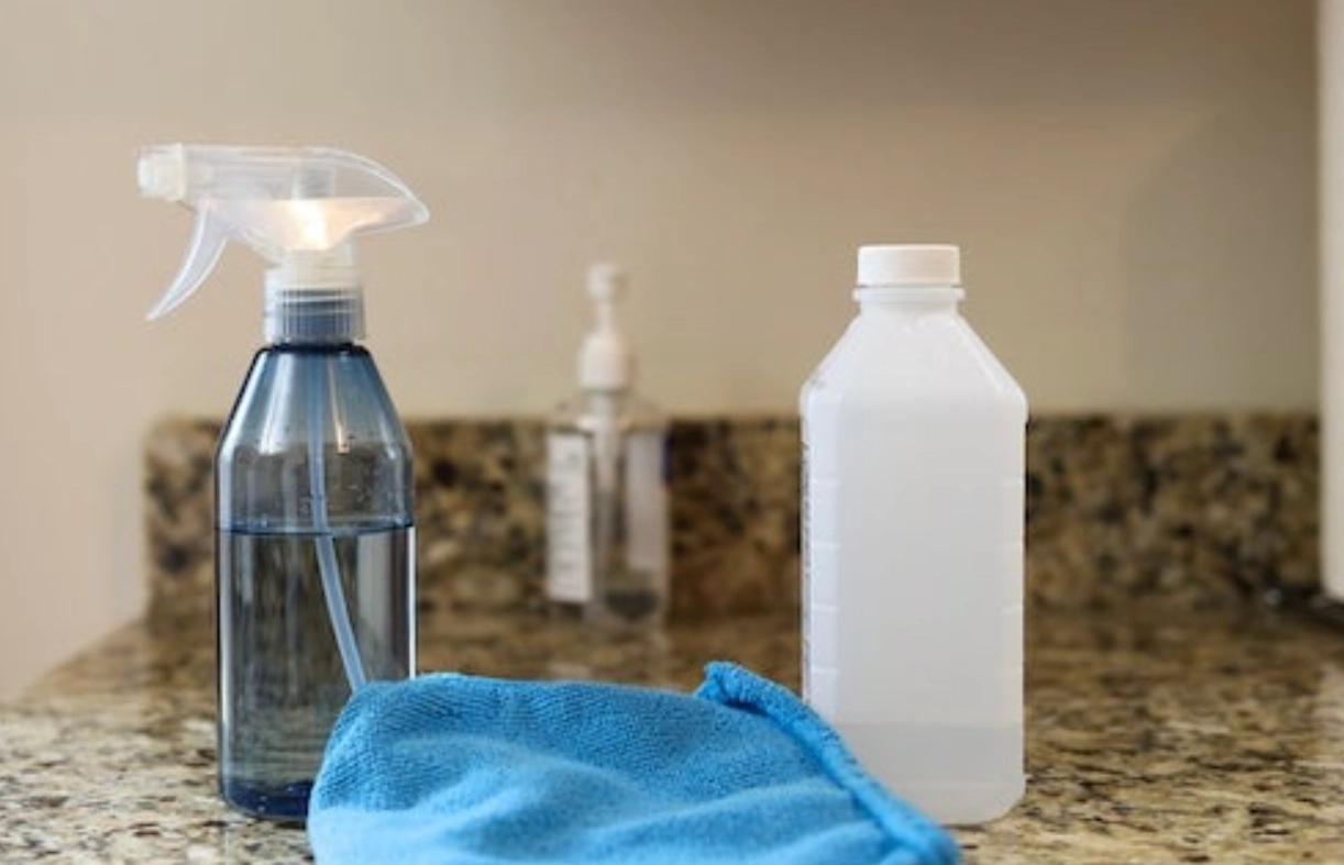 浴室天花板霉斑