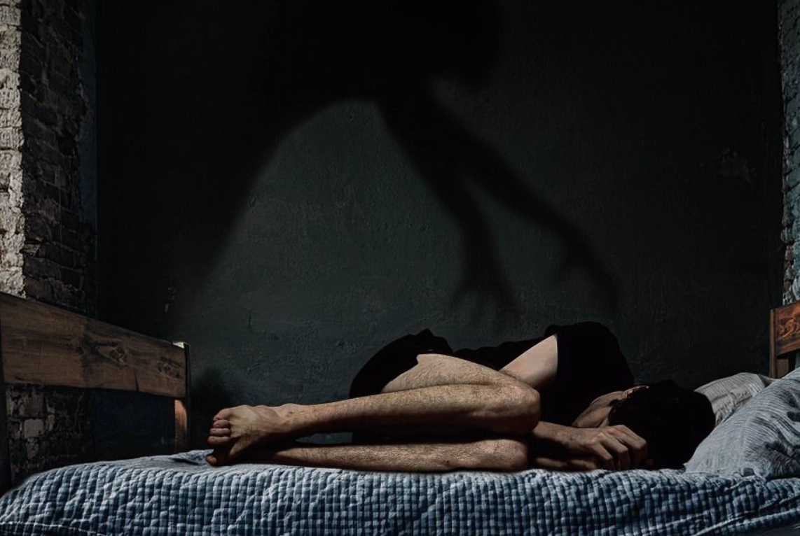 睡眠癱瘓症原因