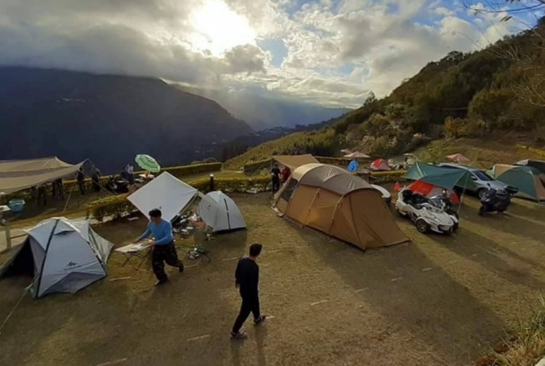拉拉山露營車全攻略：住宿選擇、行程規劃與秘境體驗