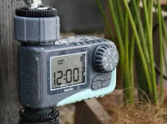 自動澆水器推薦：5款真實使用評比，解決你的澆花困擾