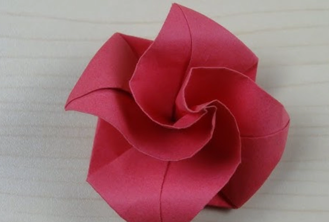 一張紙折花教學：3款經典花朵步驟圖解與常見錯誤解析