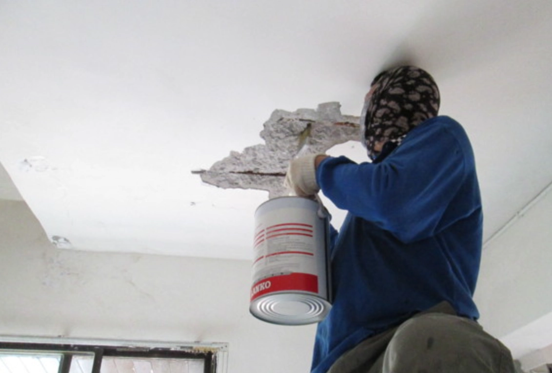 天花板油漆修補