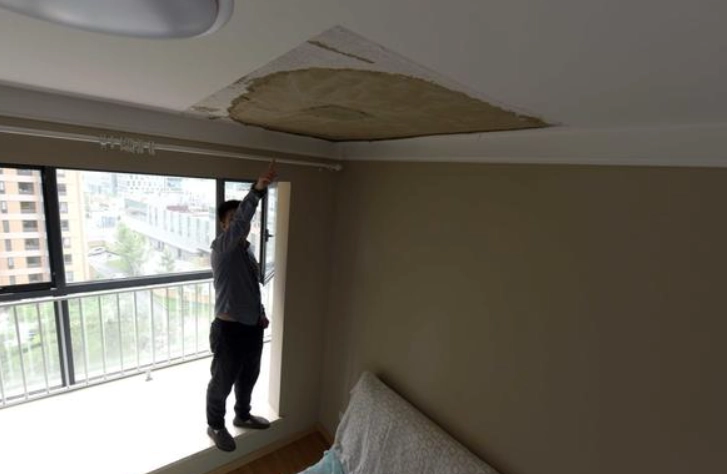天花板掉漆怎麼辦