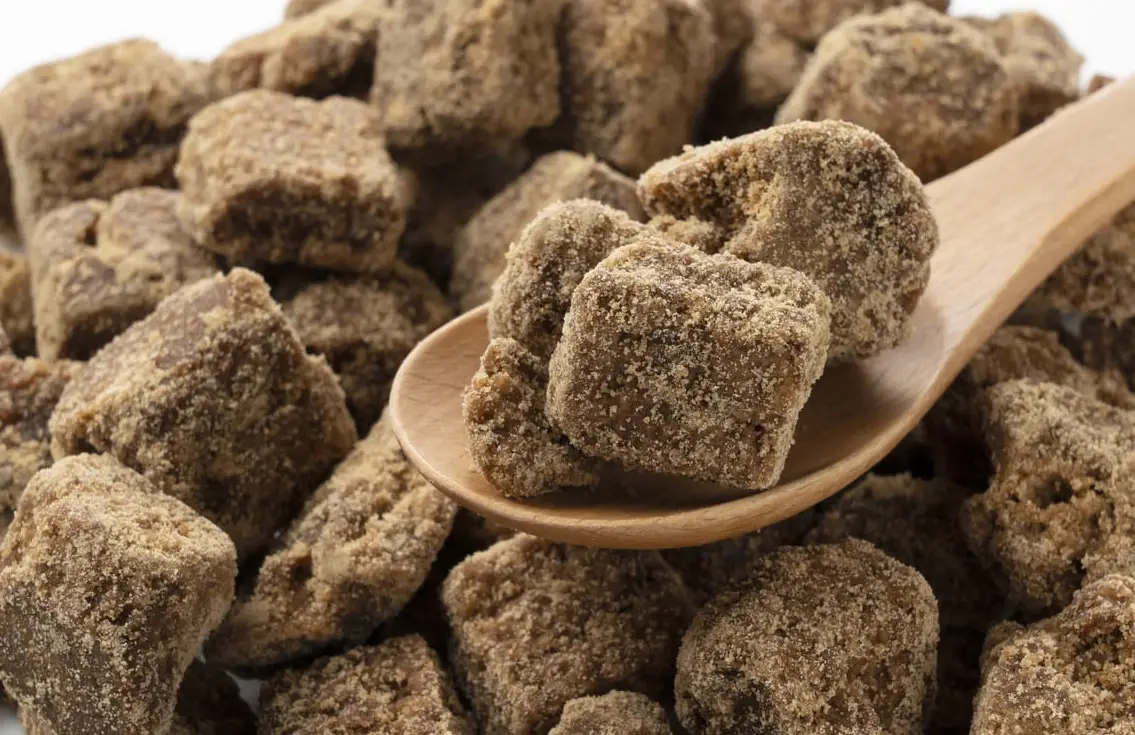 沖繩黑糖種類全解析：從粗糖到磚糖，挑對風味不踩雷