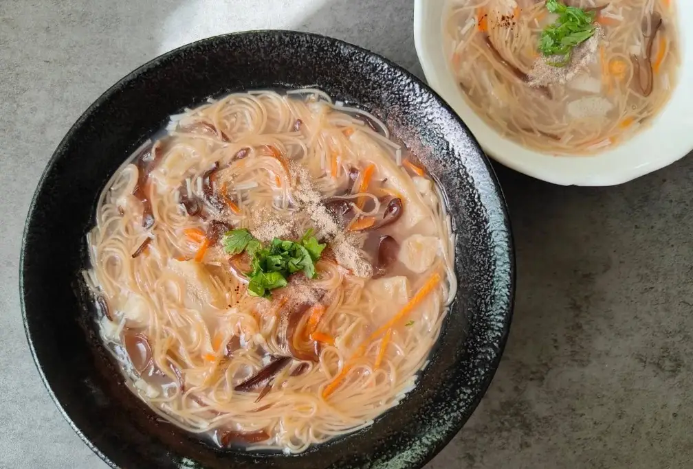 紅麵線終極指南：從歷史、湯頭到全台必吃名攤一次掌握