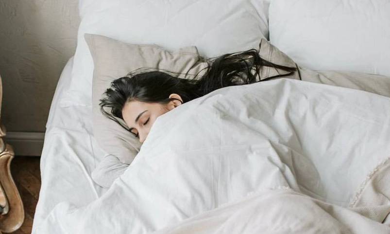 一直夢到過去的人怎麼辦？解析重複夢境的心理意義與應對方法