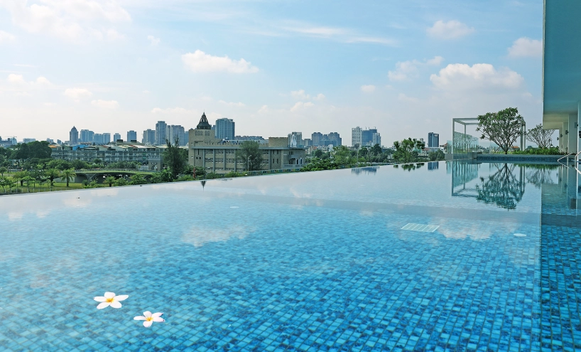 高雄無邊際泳池