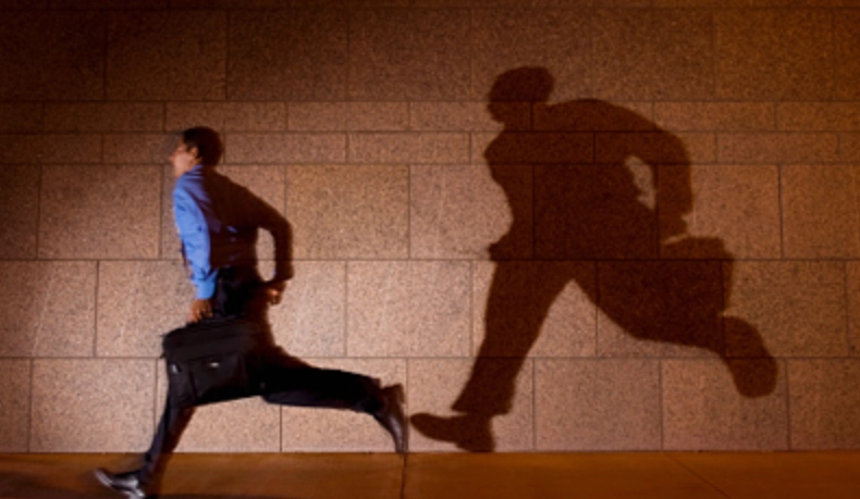 夢到被追著跑：深度解析夢境意義與心理暗示