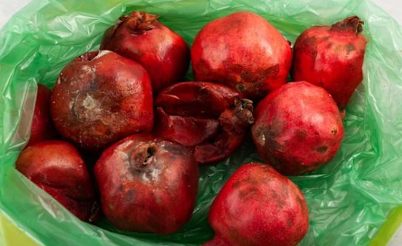 不小心吃到發霉水果怎麼辦？完整處理步驟與健康風險解析