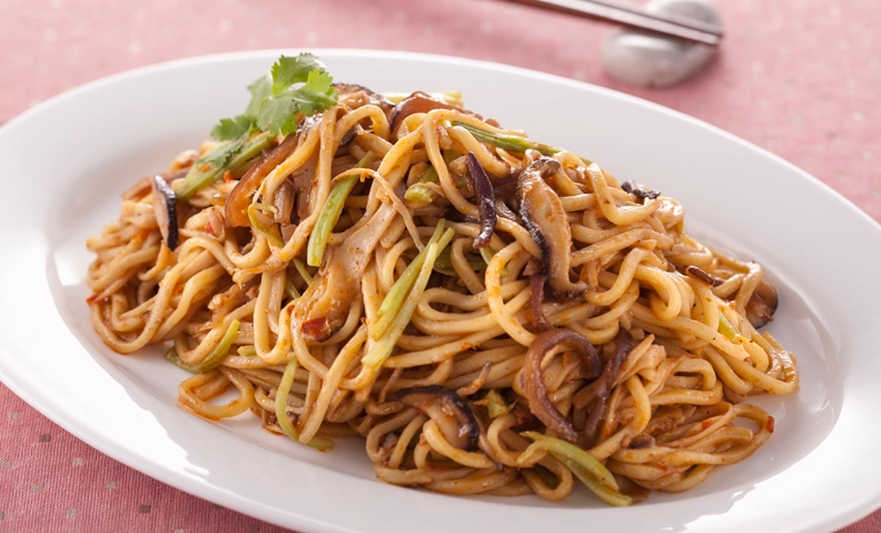 炒麵熱量100g終極指南：計算、比較與健康吃法