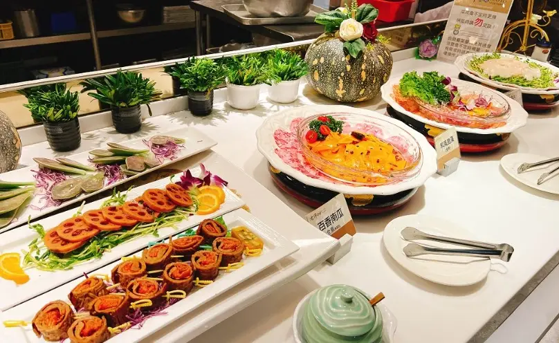 台南素食吃到飽攻略：老饕私藏3間高CP值餐廳與避坑指南