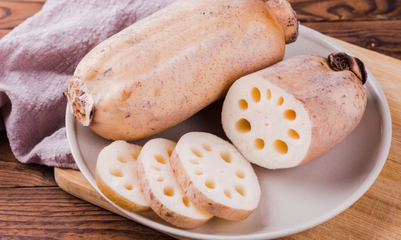 蓮藕不只清熱！從中醫到餐桌，完整解析蓮藕的10大功效與實用吃法