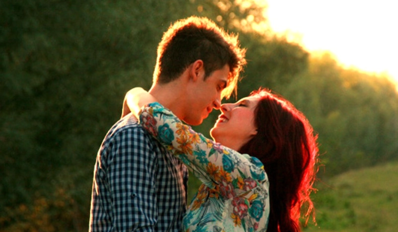 夢見女人投懷送抱是桃花運還是心理暗示？深度解析與應對指南