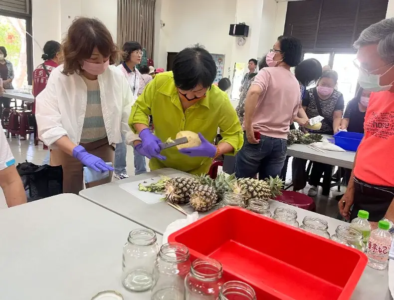 積水鳳梨 積水鳳梨