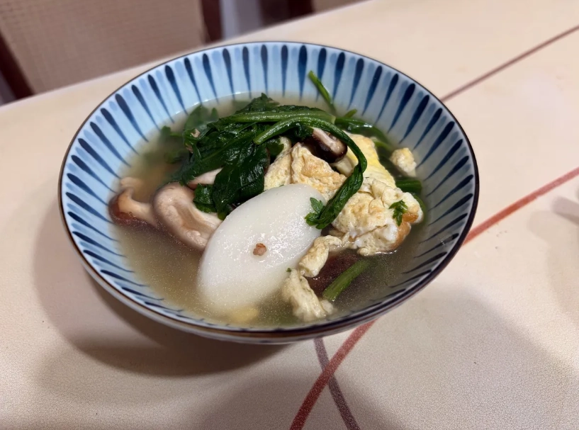 山茼蒿煮湯：不苦不變黑的4個關鍵與4道家常湯品