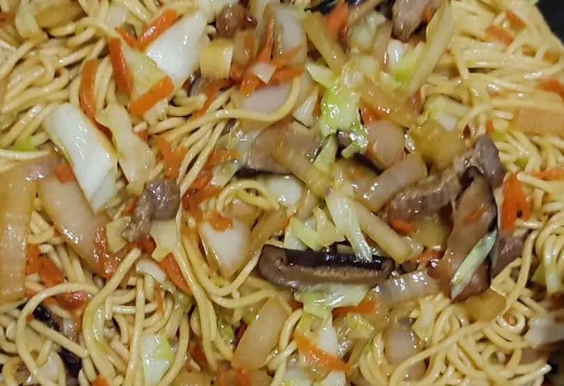 油麵汆燙 油麵汆燙