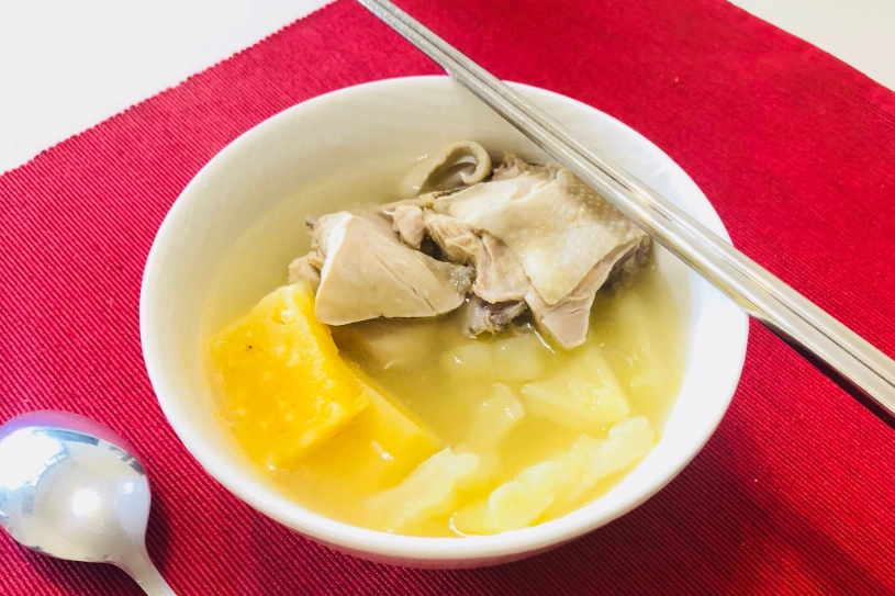 鳳梨湯：蔭鳳梨苦瓜雞怎麼煮才不苦？挑果、比例、火候實作筆記