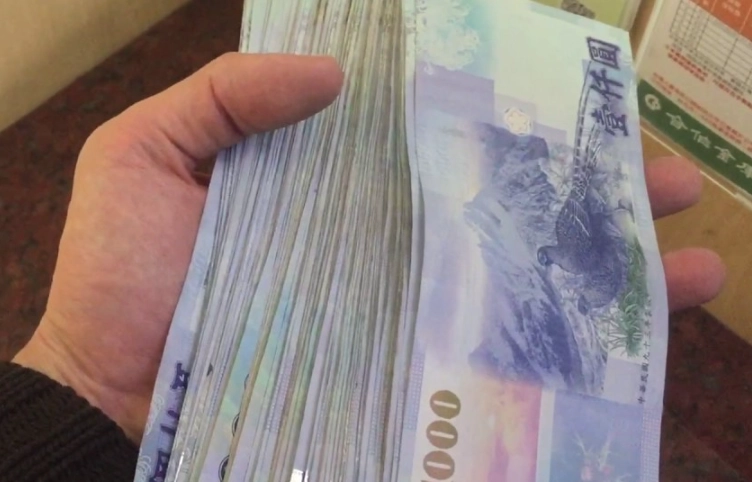 夢見一疊錢解夢