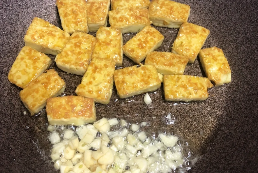 大蒜炒豆腐做法